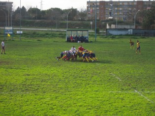 Una mischia del match tra Clan e Torre del Greco