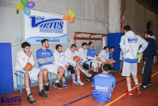 Daniele Della Valle parla alla  squadra (foto Vittorio Celentano)