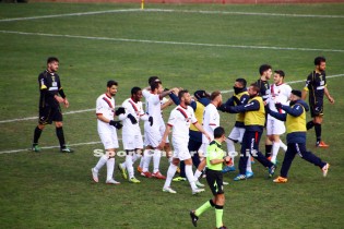 L'esultanza di De Angelis