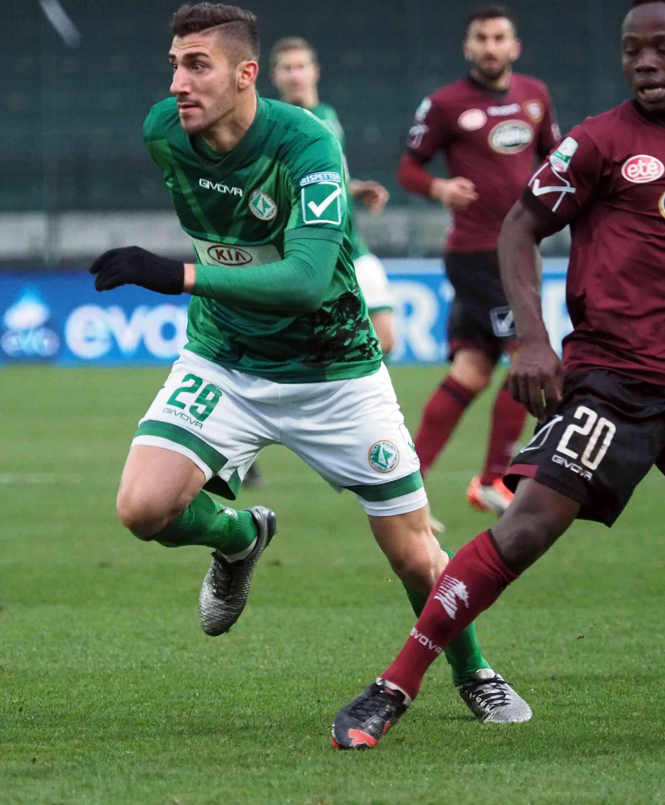 Marcello Trotta contro la Salernitana (Foto Scialla)