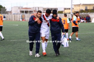 Alfageme esce dal campo infortunato