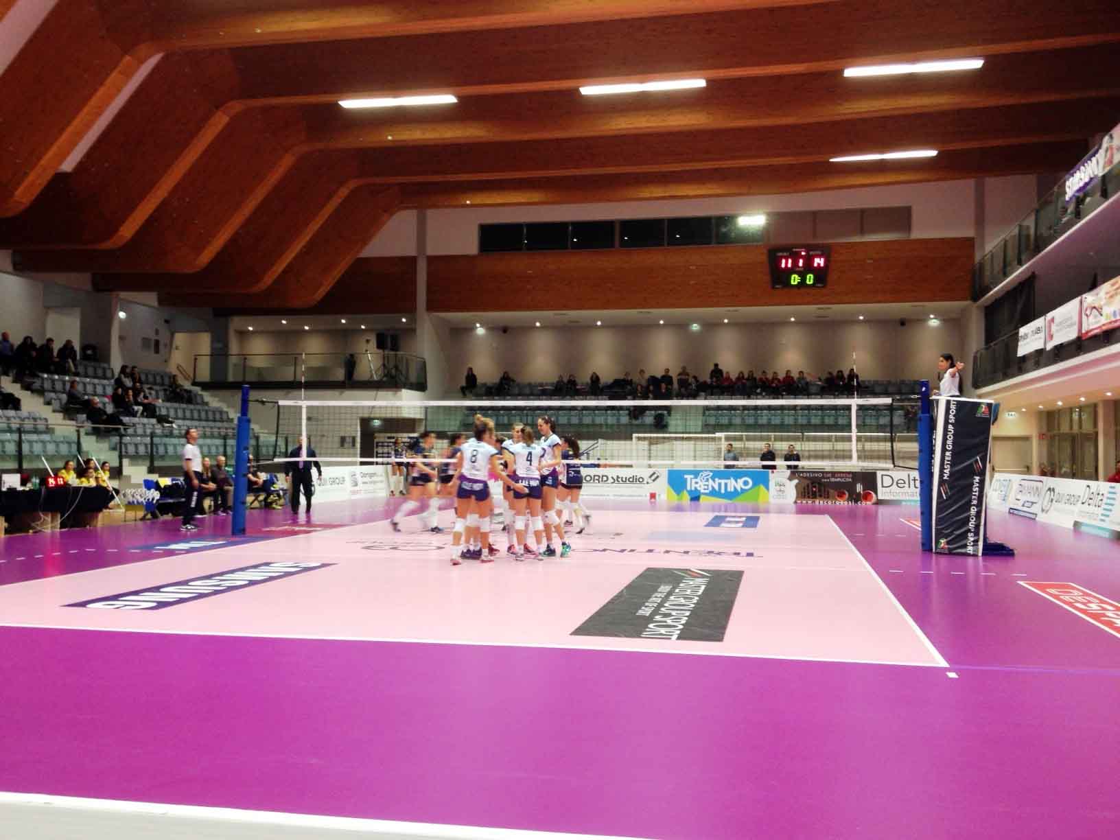 Due set di carattere e poi il black out: la Clendy Aversa si arrende al tie-break