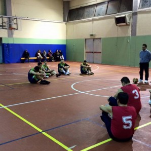 L'iniziativa delle due squadre prima dell'inizio