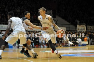 Micah Downs in azione (Foto Filauro)