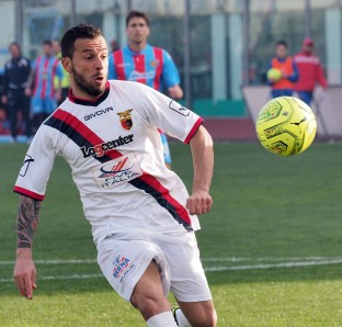 Gianluca De Angelis in gol a Catania (Foto Scialla)