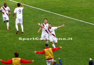 L'esultanza di De Angelis