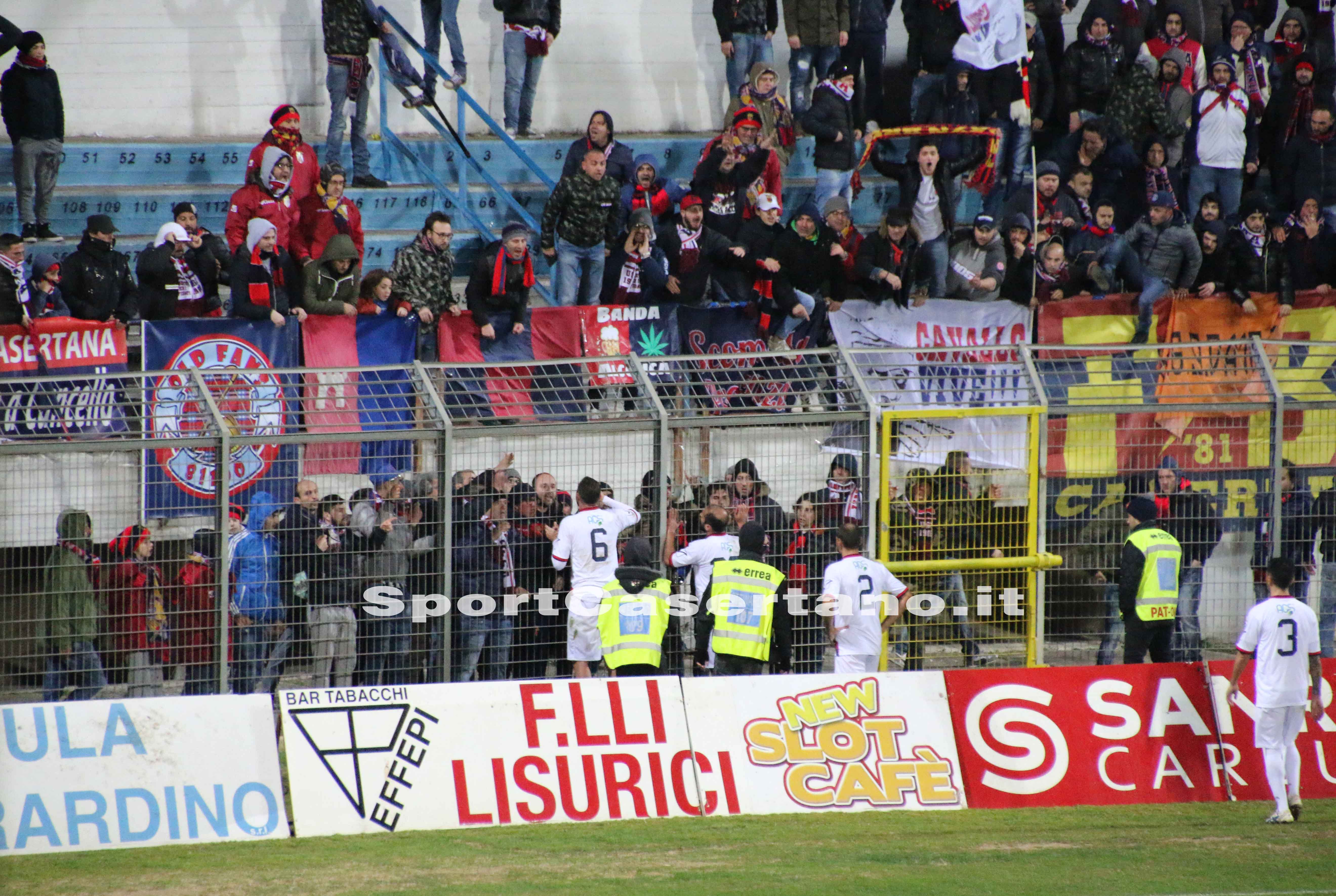 Faccia a faccia Murolo-tifosi: “Scusateci” e Pezzella: “Adesso restiamo uniti”