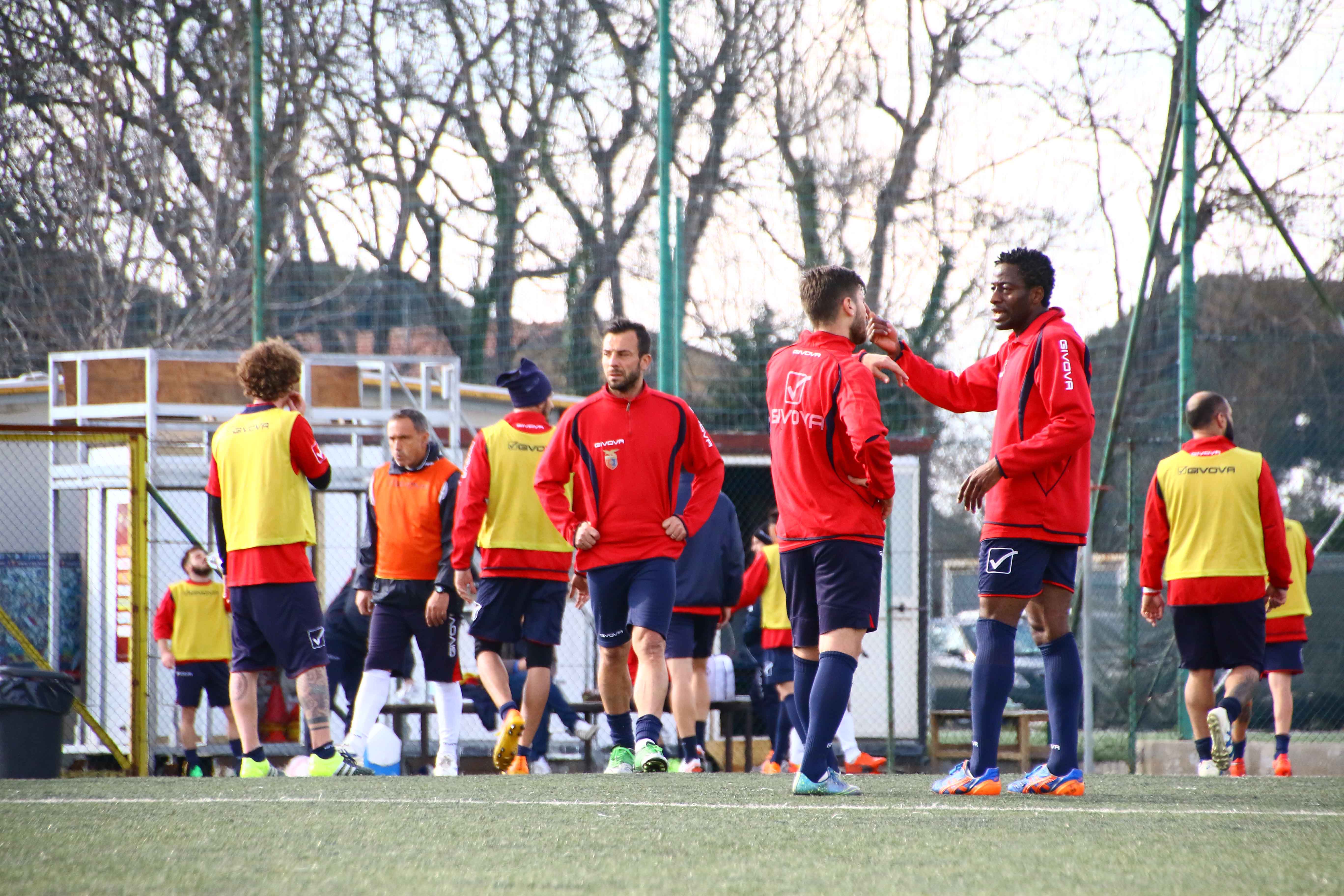 Casertana, Romaniello mischia le carte e lascia tutti i calciatori sulla corda