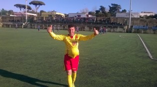 L'esultanza col pancione di Genny Del Prete