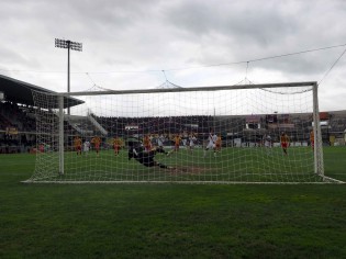 Il rigore sbagliato da Mancosu (Foto Scialla)