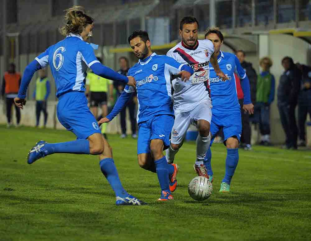 Premiato il cuore del Martina Franca, ma per la Casertana è un pari inutile: la fotogallery