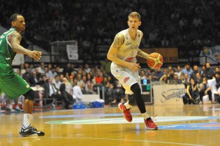 Downs in azione contro Avellino (Foto Filauro)