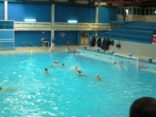 Adam Blank segna un rigore