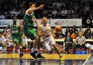 Giuri in azione contro Avellino (Foto Filauro)