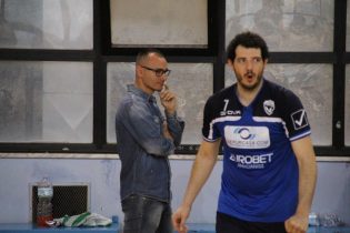 Il centrale Di Salvatore e coach Calabrese