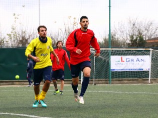 Dario Di Tella contro Jefferson in un'amichevole a Marcianise