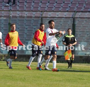 La maglia mostrata da Mancosu (Foto Scialla)