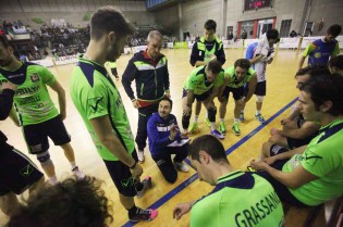 Coach Bosco durante un timeout