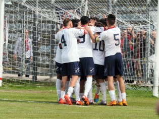 L'esultanza dei rossoblù (Foto Scialla)