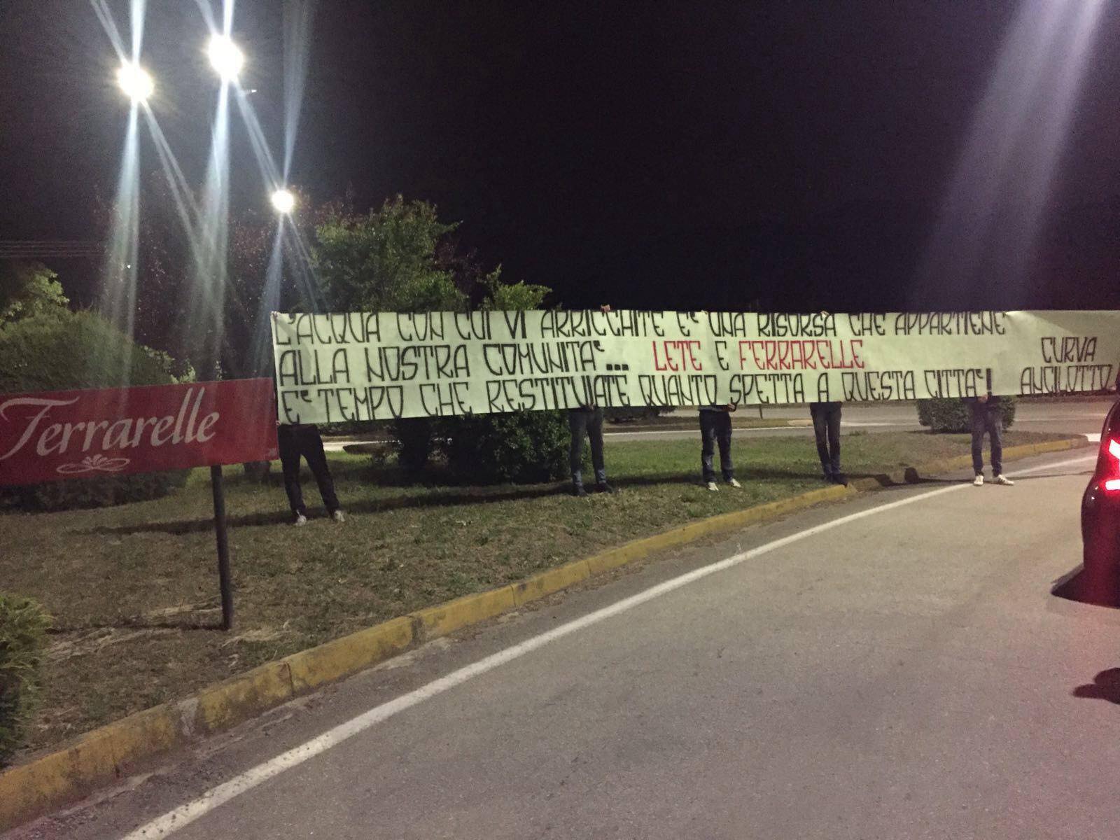 I tifosi bianconeri protestano contro la Ferrarelle