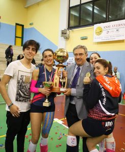 Il presidente Apicella con la Coppa