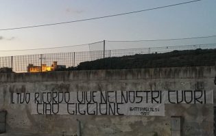 Lo striscione della Battipagliese