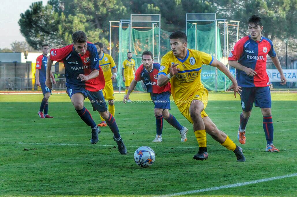 Casertana, trovato l’accordo con un giovane centrocampista