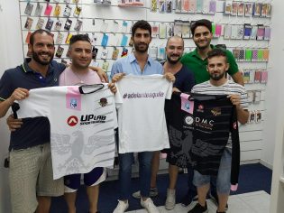 Dirigenti e calciatori delle Aquile Rosanero