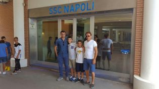 Il ds Nicola Piscitelli, il presidente Alfonso Capasso ed i due atleti tesserati dal Napoli