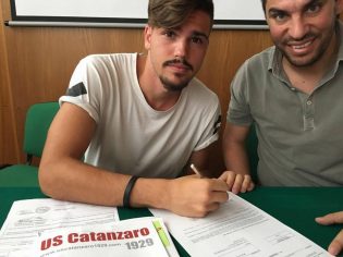 Salvatore Moccia con l'agente Bruno Di Napoli