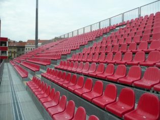 Un esempio di tribune prefabbricate