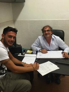 Pirozzi al momento della firma