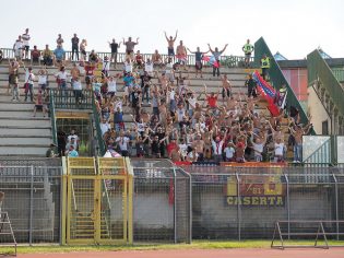 I tifosi della Casertana a Melfi (Foto Giuseppe Scialla)