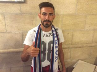 Cristian Luis Criniti con la sciarpa del Gladiator