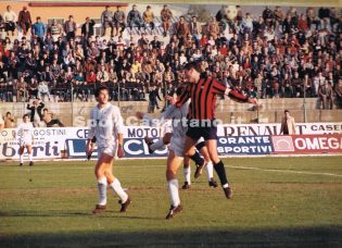 Paolo Doto in azione contro il Cosenza (Foto archivio Pasquale Fiorillo)
