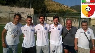 Dirigenti dell'Hermes Casagiove con i tre riconfermati (foto Ufficio Stampa F.C. Hermes Casagiove)