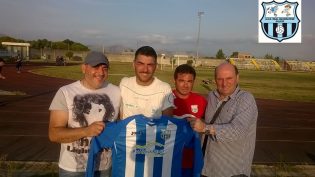 I dirigenti della Real Maceratese insieme a Vito Capasso (foto Ufficio Stampa A.S.D. Real Maceratese)