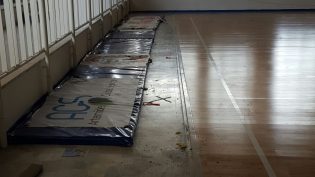 Una veduta del palasport di Via Medaglie d'oro