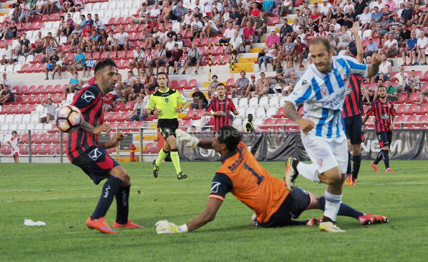 Casertana, non bastano 45 minuti, il Vicenza passa al terzo turno di Tim Cup: la fotogallery