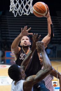 Mitchell Watt in azione (Foto Juvecaserta)