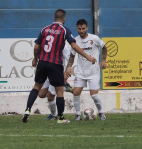 Giannone in azione contro la Vibonese (Foto Scialla)