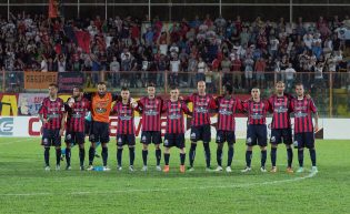 La Casertana contro il Monopoli (Foto Giuseppe Scialla)