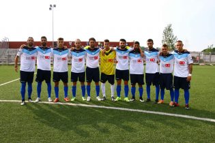 Foto di squadra per la Real Albanova