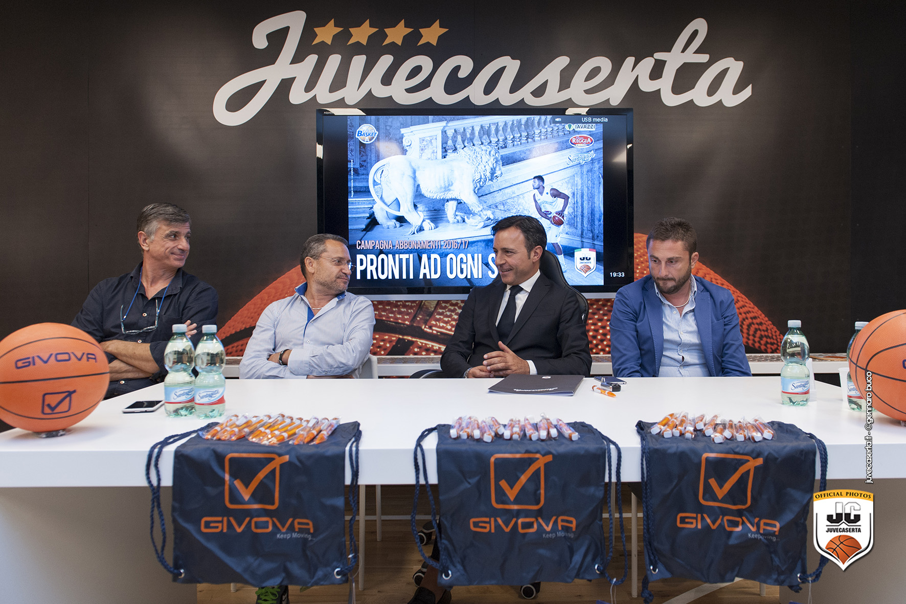 Juve, ecco le nuove canotte: per i bianconeri un tuffo nella storia