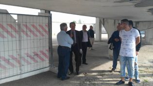 Dante Noviello in giacca e cravatta in una foto recente al Comunale di Casal di Principe