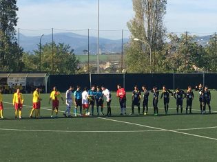 Le due squadre ad inizio gara