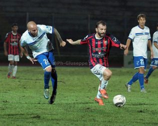 Carlini in azione contro l'Andria (Foto Giuseppe Scialla)