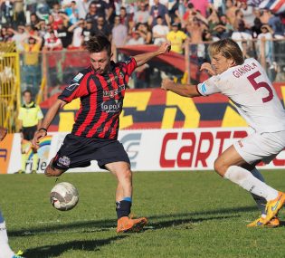 Taurino al momento del gol (Foto Giuseppe Scialla)
