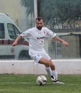 Carlini insegue il primo gol davanti i suoi tifosi (Foto Giuseppe Scialla)