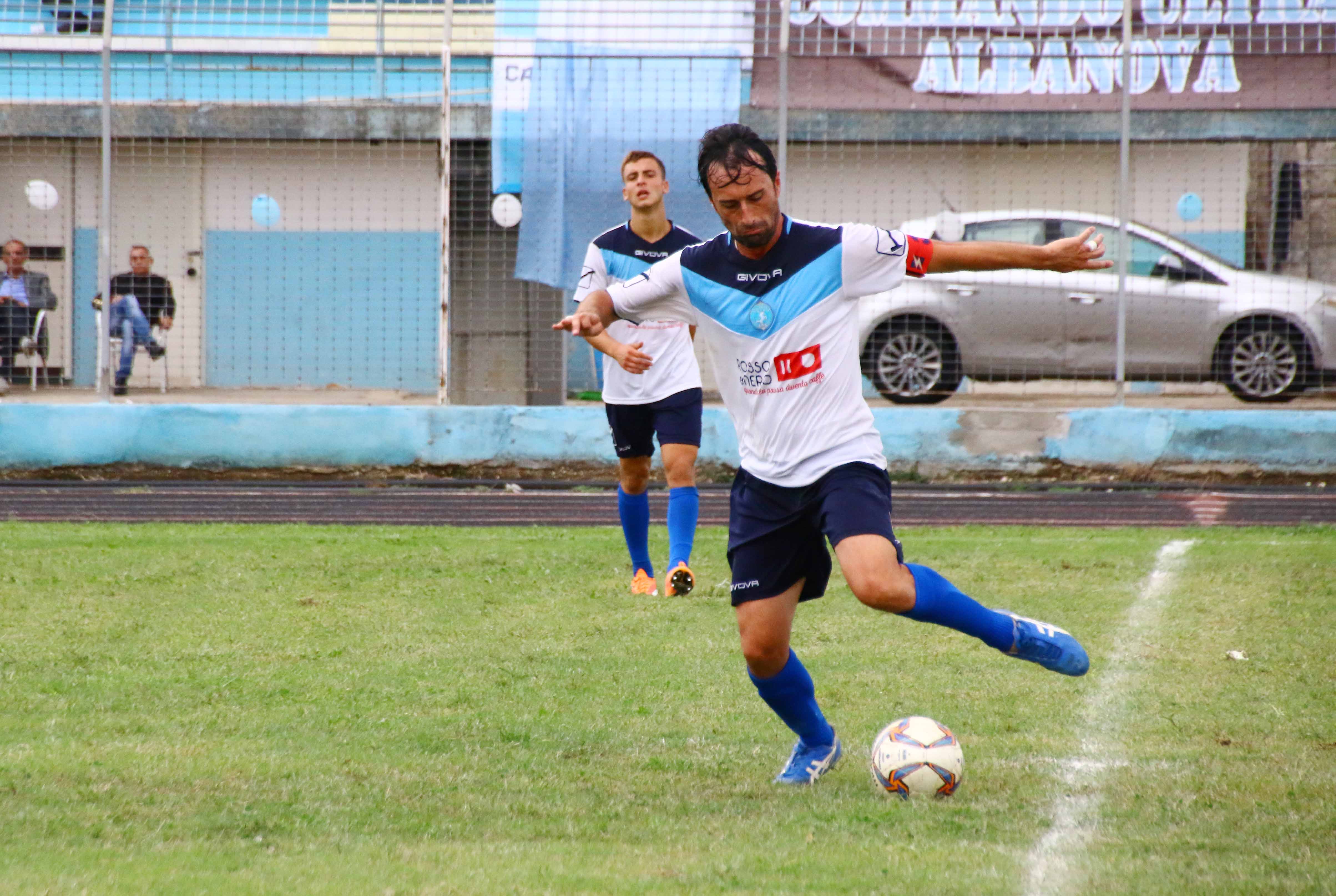 Real Albanova, senti capitan Cuomo: “Abbiamo tutti i mezzi per ripartire. A Mondragone sfida delicata per entrambe”